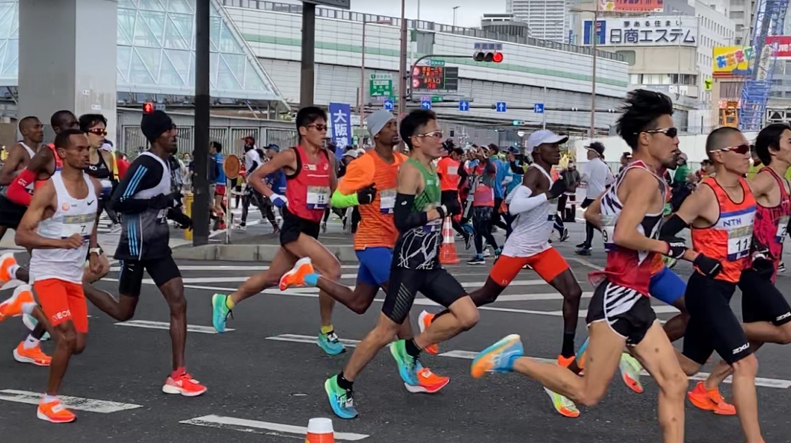 大阪マラソン2023レース中25㎞付近